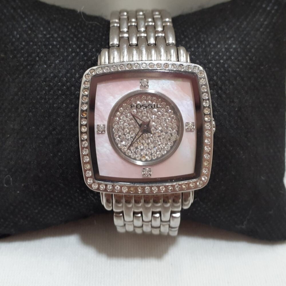 Fossil F2 Ladies Wristwatch Gem Set Bezel Silver Tone